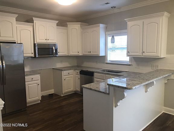 5th image of 419 Crimson Dr