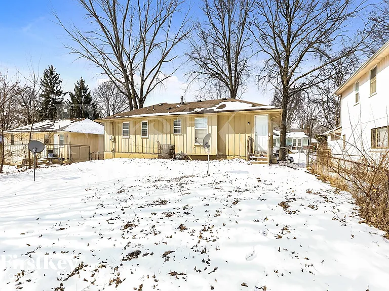 11947 Manchester Ave — Photo 14