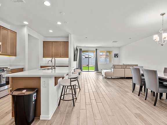 Kitchen / Dinning