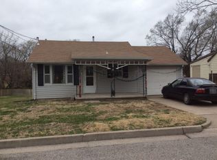 1163 S Sharp Ave, Marshall, MO 65340