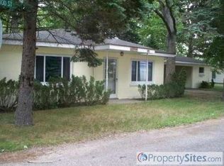 106 Maplewood St, Houghton Lake, MI 48629