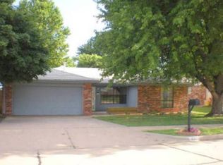 220 Lansbrook Rd, Ponca City, OK 74601
