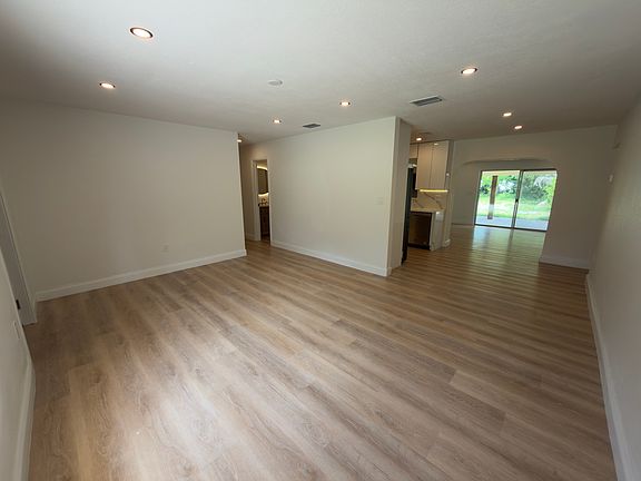 4th image of 807 Rackley Rd