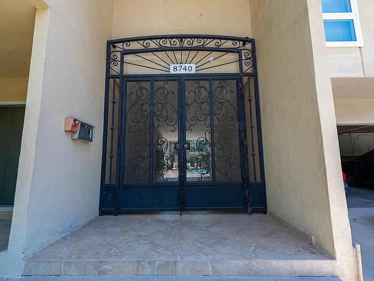 8740 Owensmouth Ave #9 — Photo 3