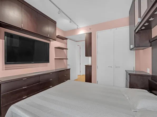 303 East 33rd Street image 5 of 11