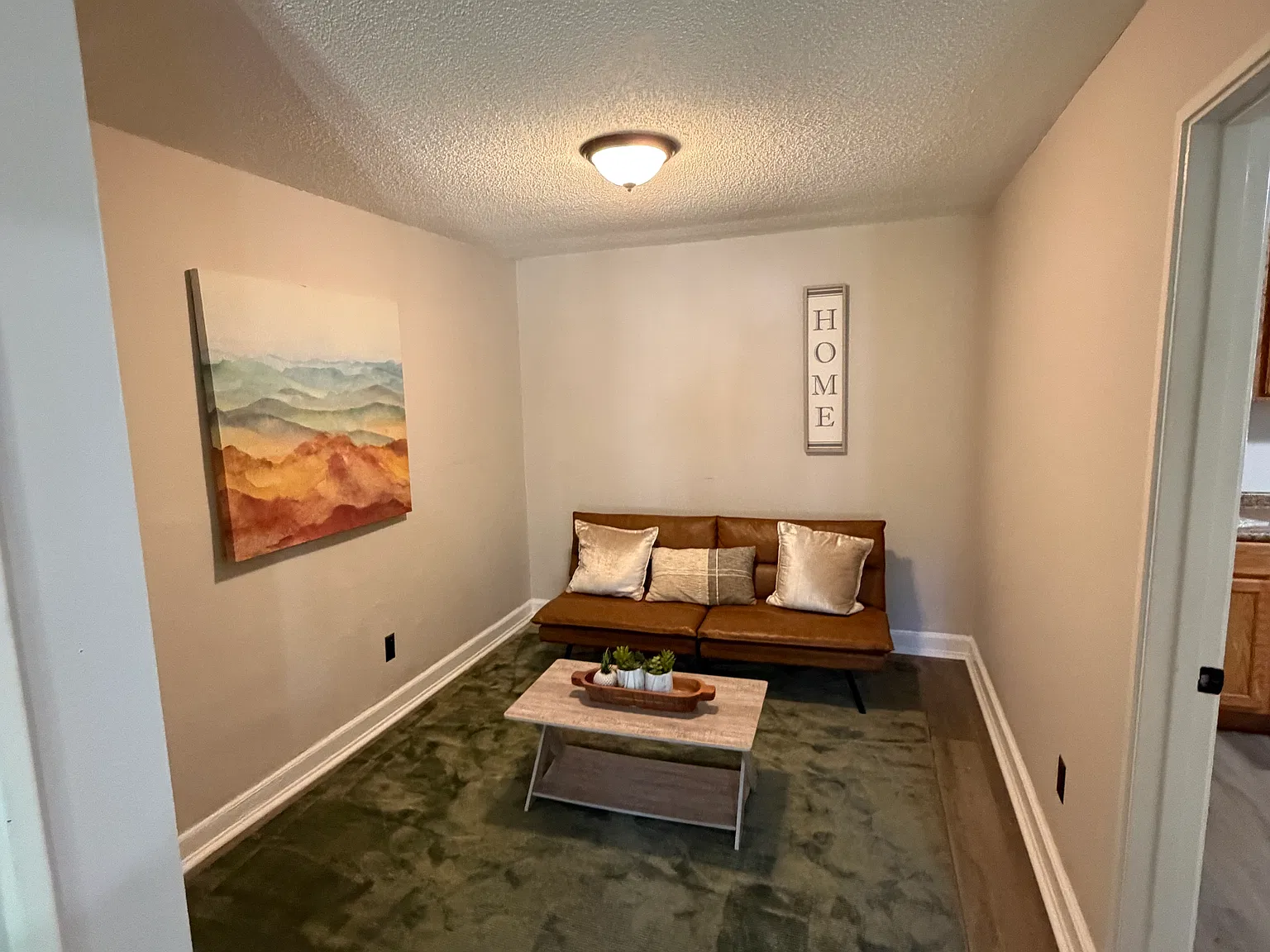 2525 Farnell Dr — Photo 4