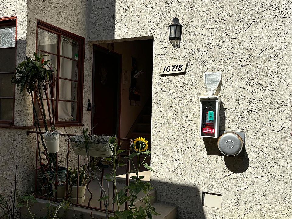 1st image of 10718 Camarillo St