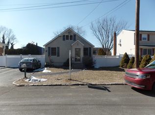 105 Sexton Rd, West Babylon, NY 11704