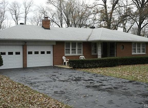 3rd image of 7 Nob Hill Dr