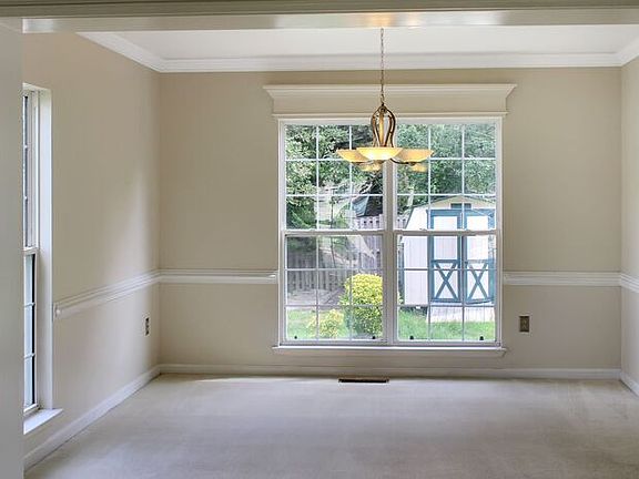 4th image of 2460 Kenbrook Ct