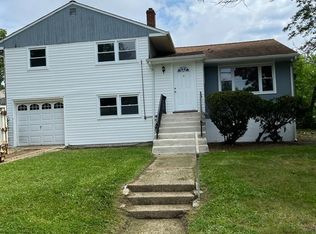 16 Manor Dr, Neptune, NJ