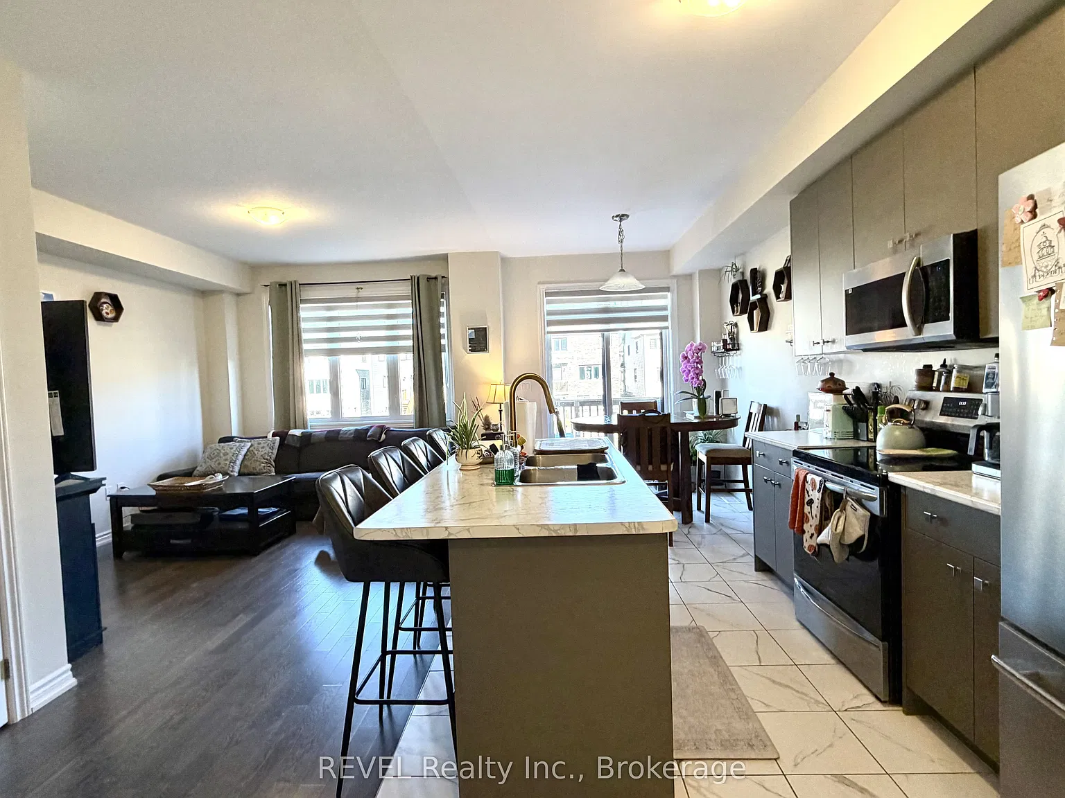 3 bed, $2,400 — Photo 3