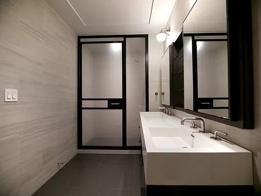 Rented by Extell Marketing Group LLC | media 22