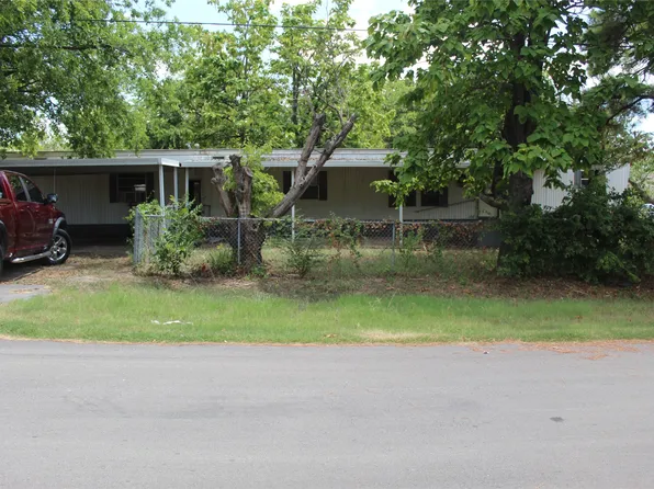 110 N Caylebaite St, Kennedale, TX 76060