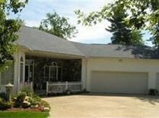 1073 Johnston Pl NE, New Philadelphia, OH 44663