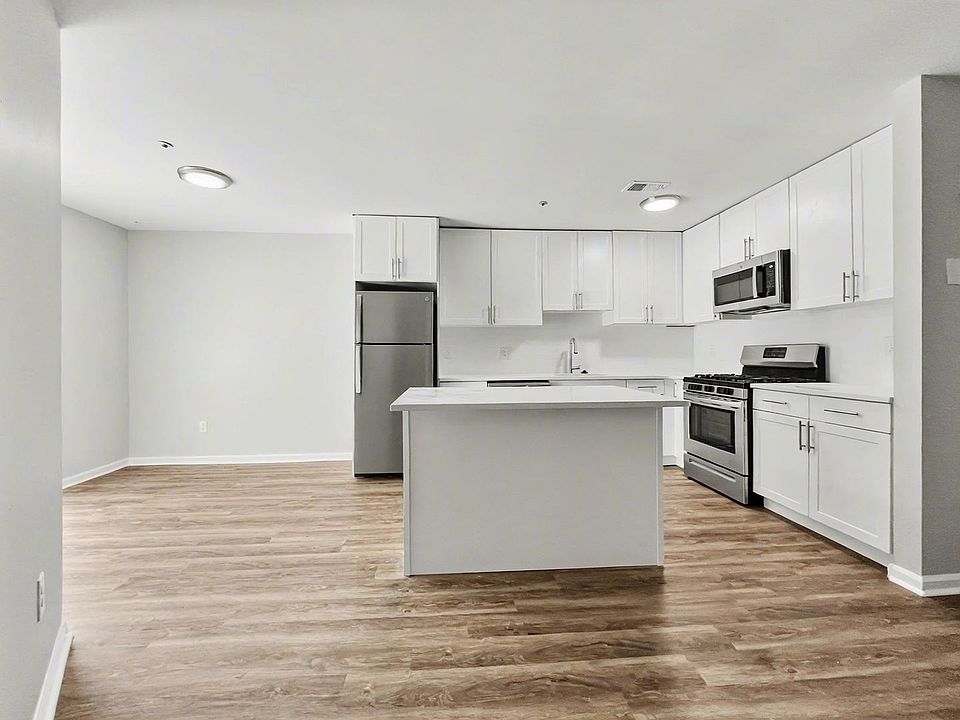 1st image of 514-536 Crooked Ln #10