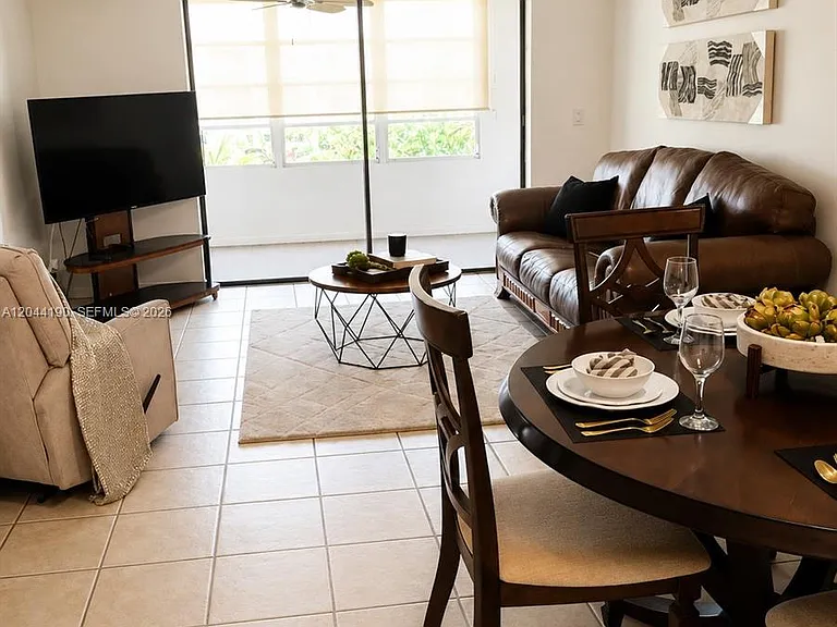 2821 Somerset Dr #312 — Photo 10