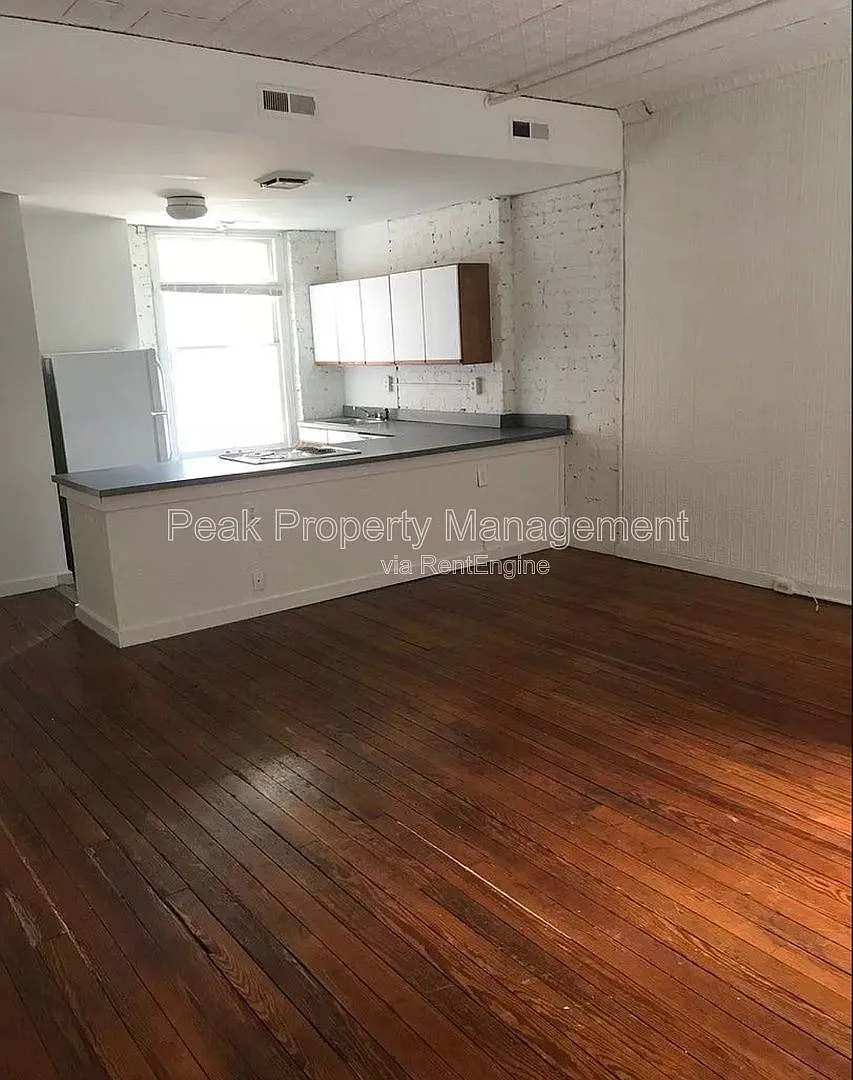Building Photo - 308 W Broad St #A