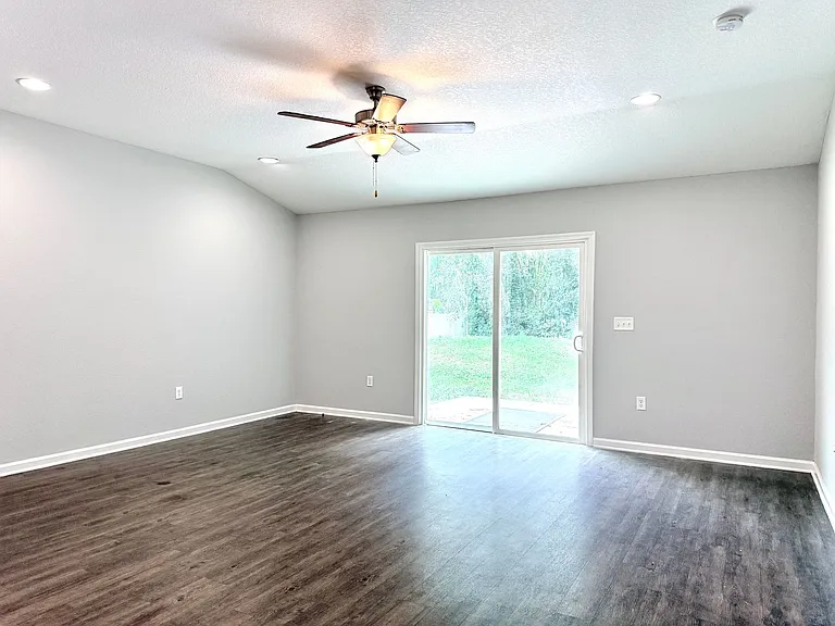 6822 McMullin St — Photo 13