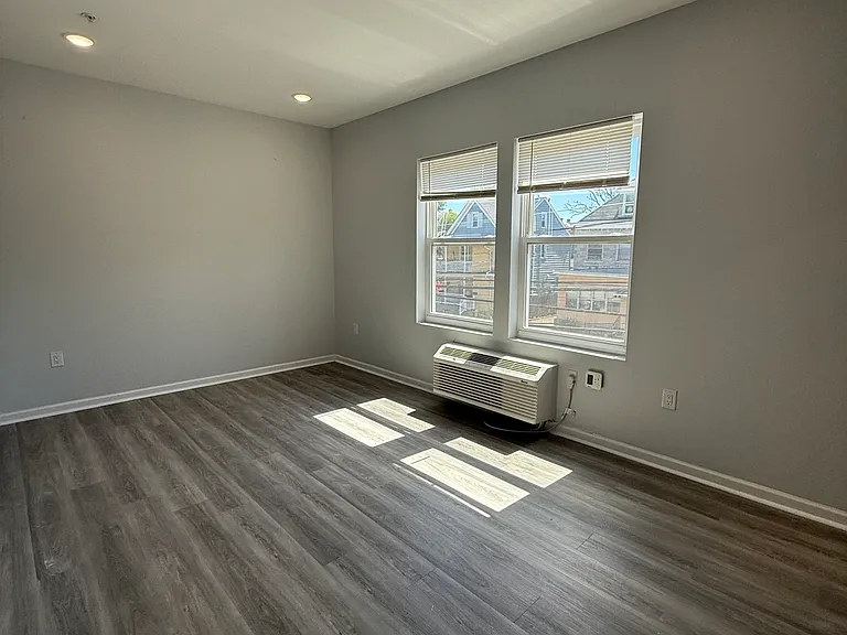 207 Redwood Ave #202 — Photo 24