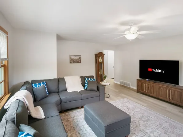 336 Leith Ave, Waukegan, IL 60085