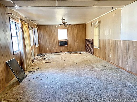 2nd image of 123 E Delaware St