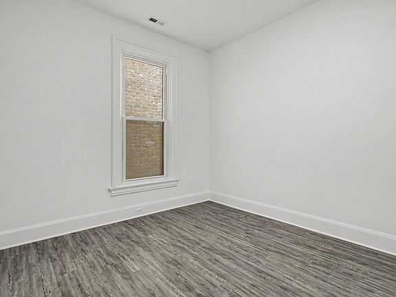 5th image of 324 Linden St
