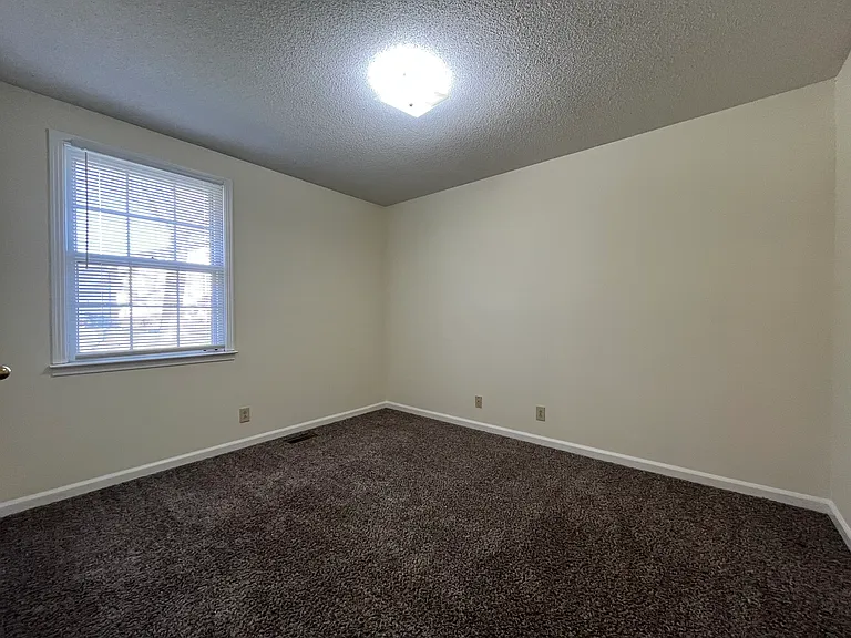 601 Fairfield Dr #B — Photo 12