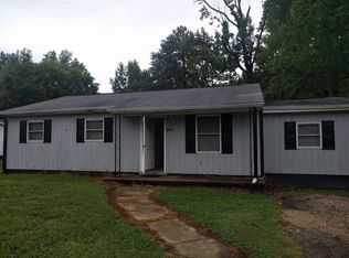 441 Holly Hill Dr, Petersburg, VA 23805