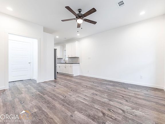 3rd image of 107 Leisure Pointe Cv