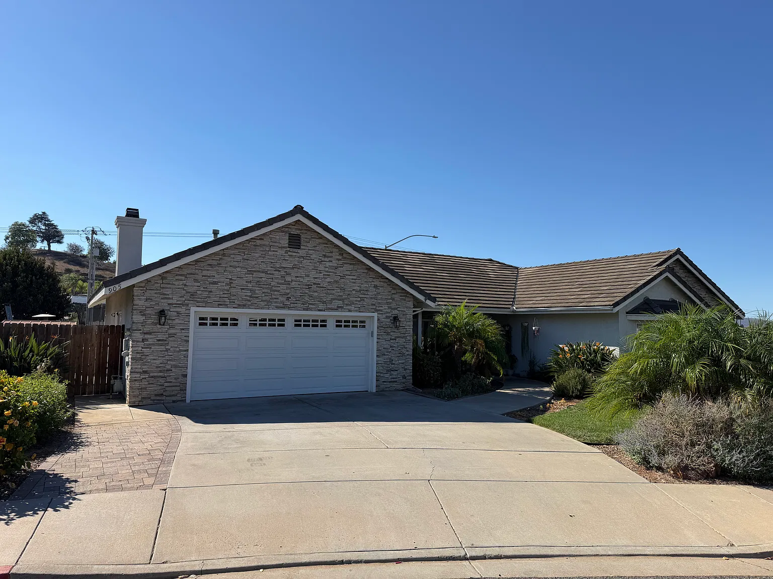 4 bed, 1920 sqft, $4,600 — Photo 2