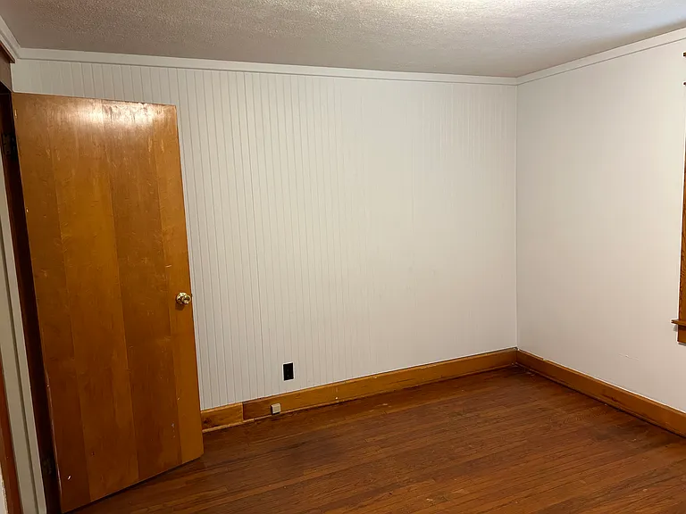 425 E University St — Photo 16