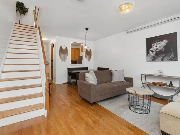 188 Lexington Avenue image 1 of 6