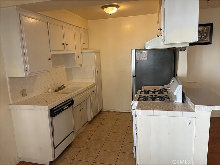415 N 3rd St #F — Photo 5