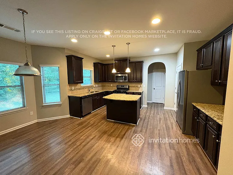 340 Madison Grace Ave — Photo 3