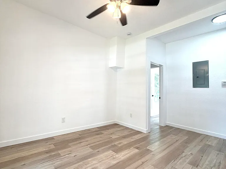 717 King St — Photo 11