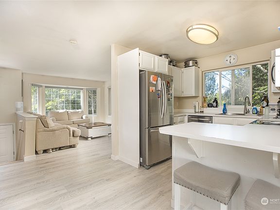 5th image of 27448 Serene Drive NE
