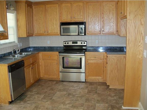 5th image of 154 Greatwood Dr