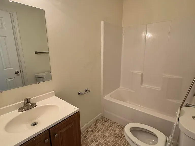 609 N 8th St #B — Photo 4
