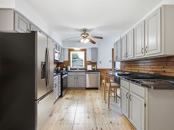 3rd image of 125 Glendale Cir