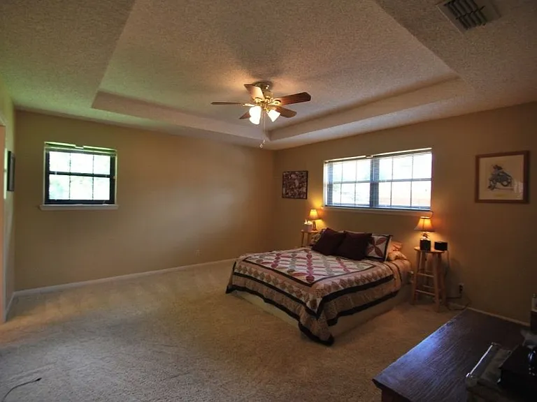 601 W Rieck Rd — Photo 6