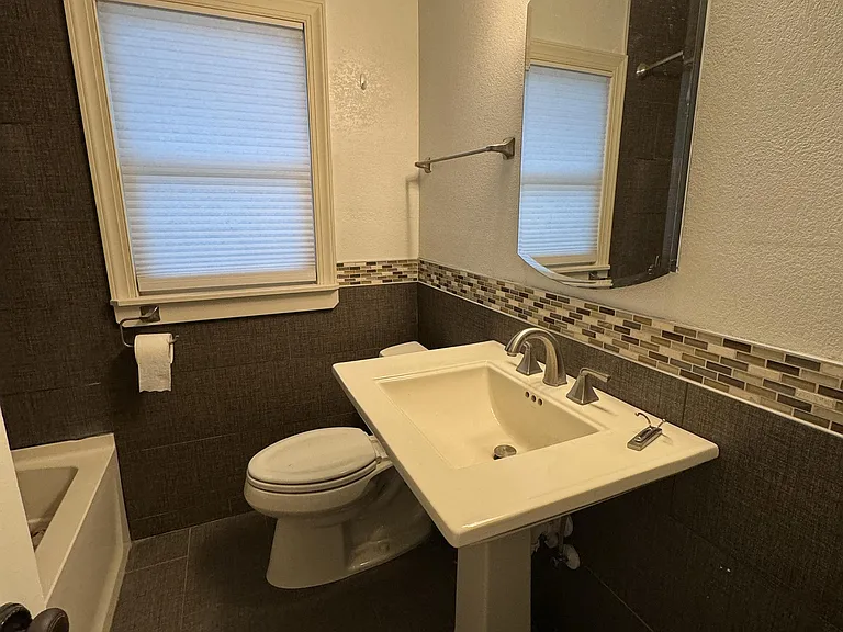 1345 W Smith St — Photo 22