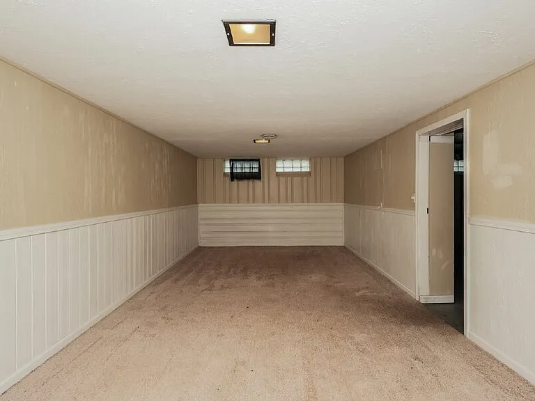 18308 Edinboro Ave — Photo 11
