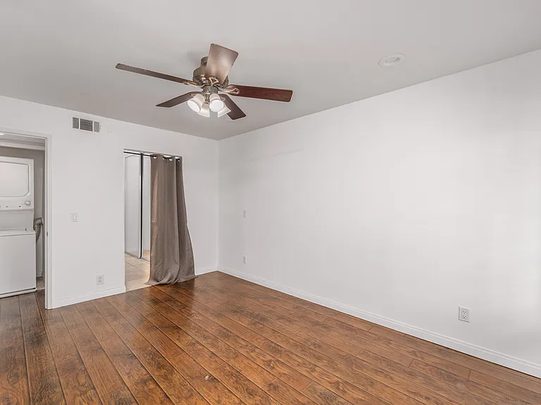 5520 Owensmouth Ave #108 — Photo 8