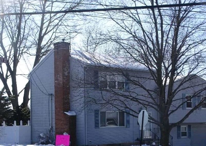 2nd image of 199 Hoadley St