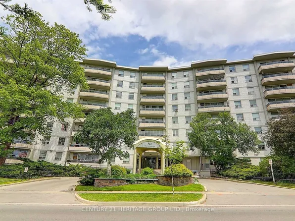 80 Grandravine Dr #411, Toronto, ON M3J 1B2