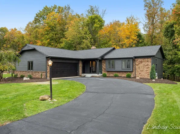 2085 Jamestown Dr SE, Kentwood, MI 49508