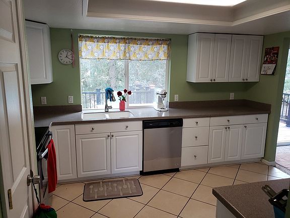 4th image of 3745 Westminster Dr SE