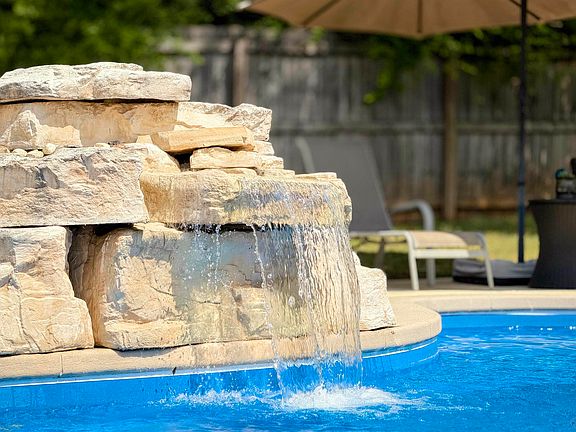 5th image of 2704 Applewood Cir