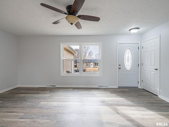 3rd image of 139 Cahokia Rd